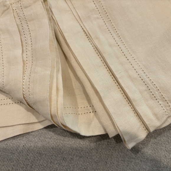 Williams Sonoma White 100% Linen Double Hemstitch Tablecloth - Picture 5 of 5